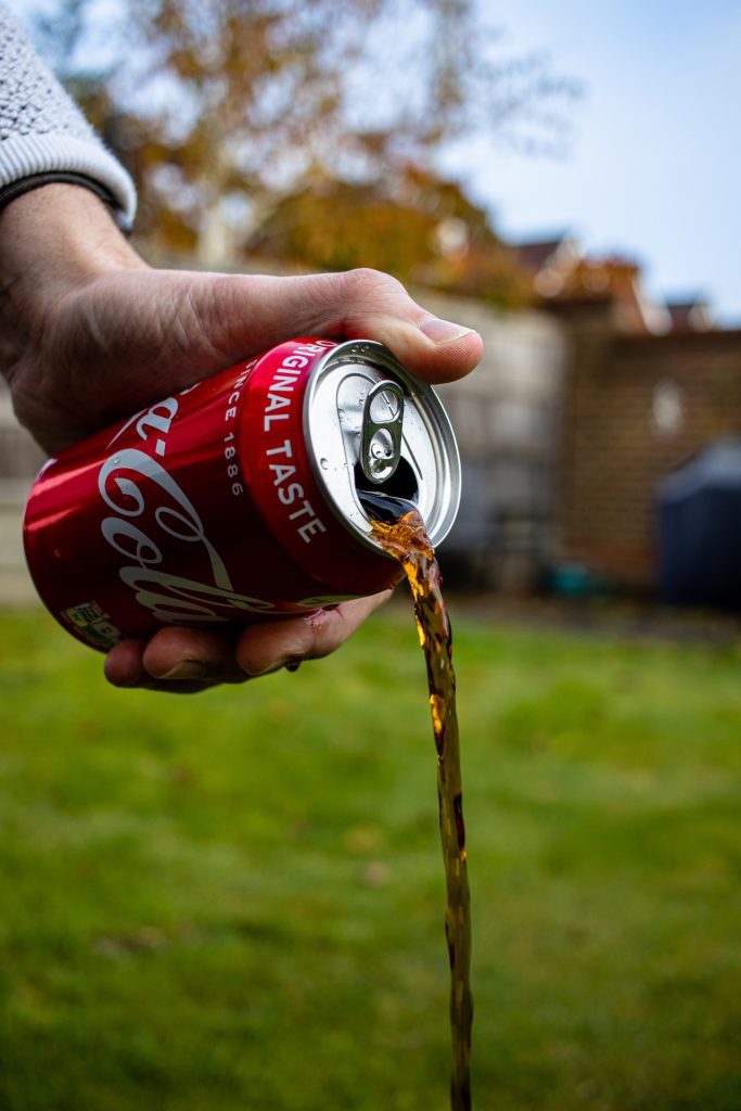 Tưới cây bằng Coca-Cola. Nên hay không nên? - OnlyPlants VN